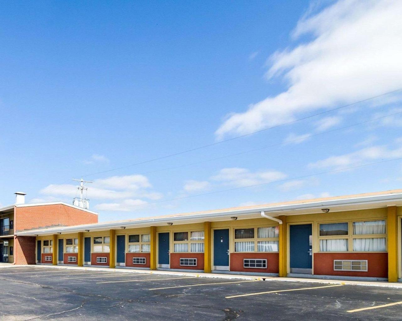 Econo Lodge Topeka Esterno foto