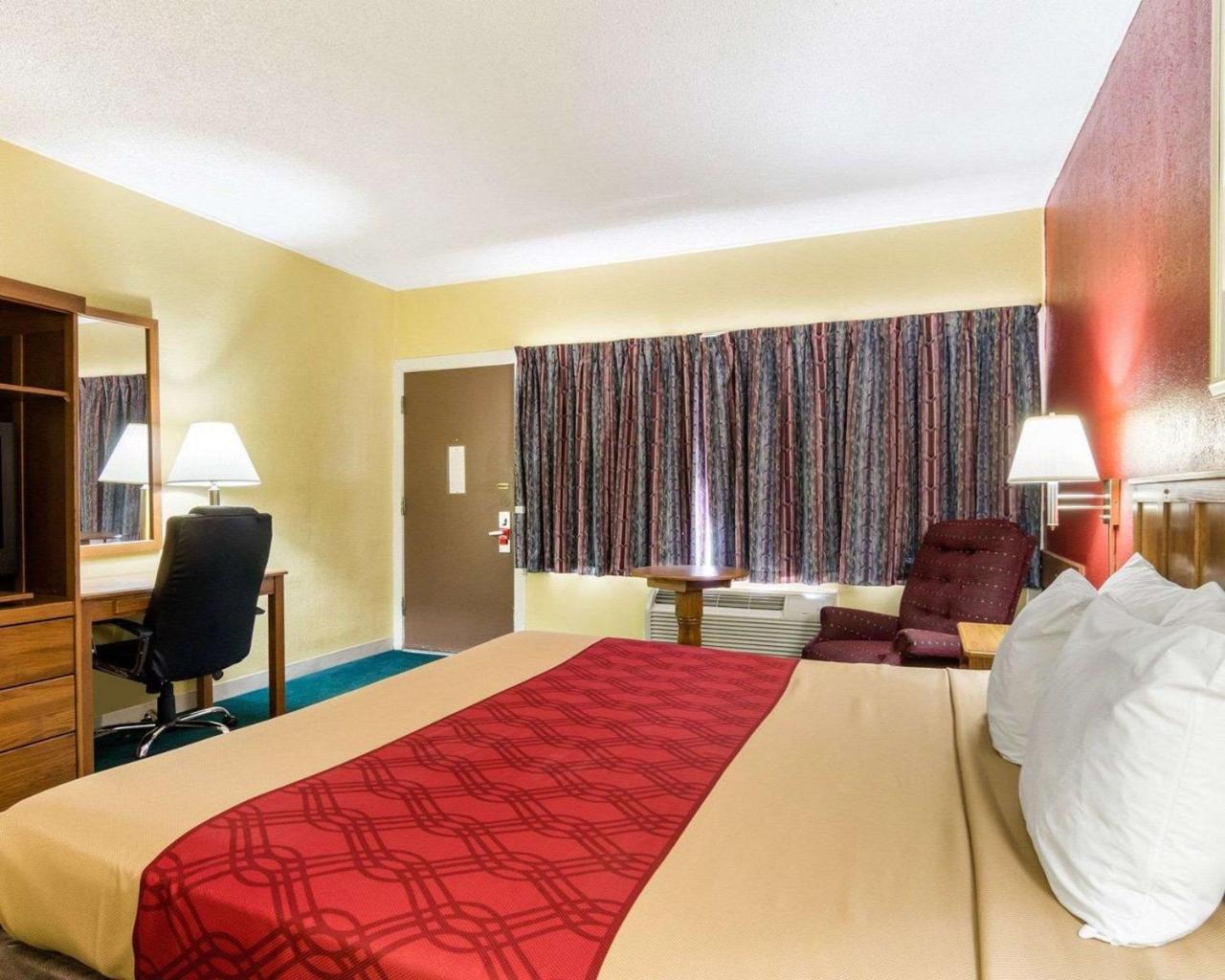 Econo Lodge Topeka Esterno foto