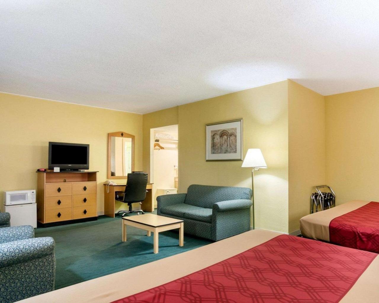 Econo Lodge Topeka Esterno foto