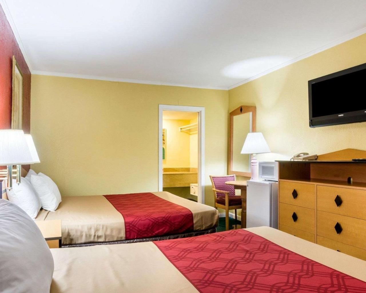Econo Lodge Topeka Esterno foto