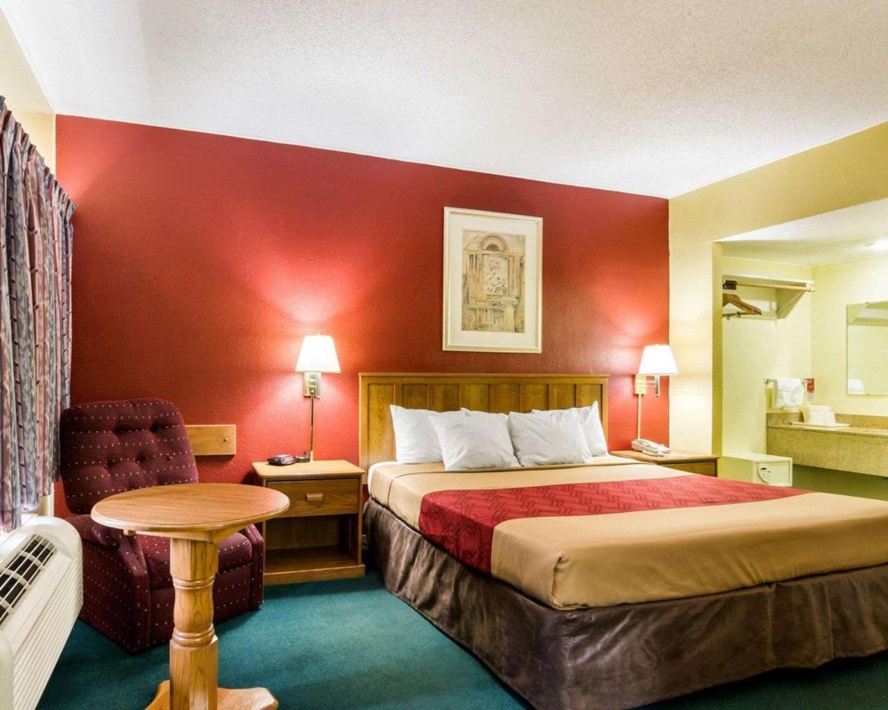 Econo Lodge Topeka Esterno foto