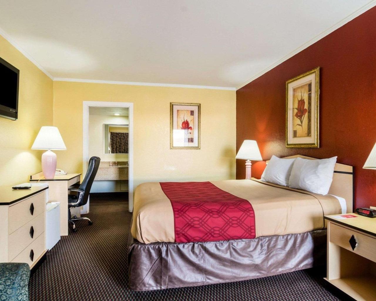 Econo Lodge Topeka Esterno foto