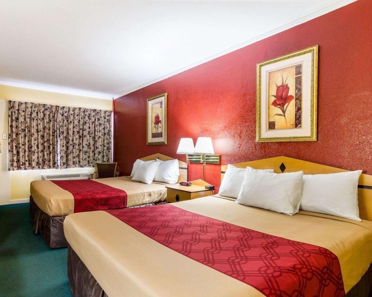 Econo Lodge Topeka Esterno foto