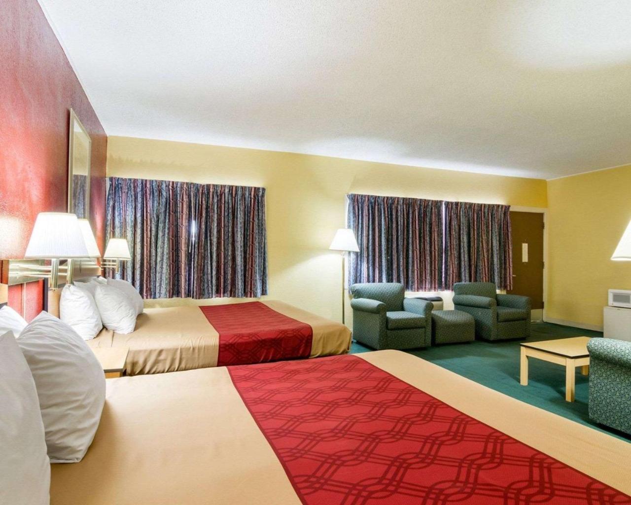 Econo Lodge Topeka Esterno foto